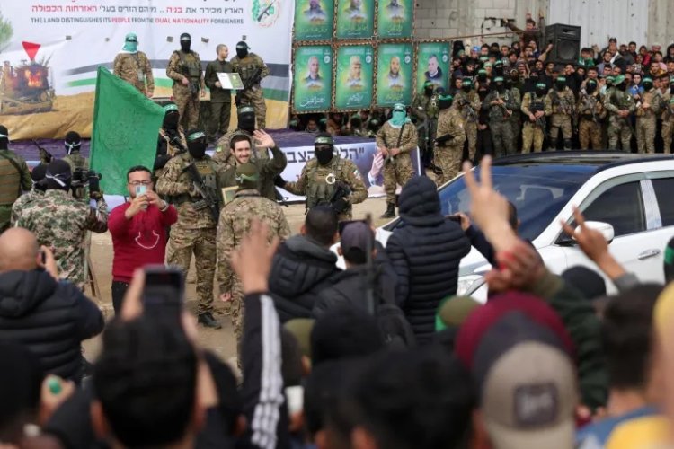 Hamas'tan İsrail'e “rehine” hamlesi: Esirler savaş alanlarına taşındı
