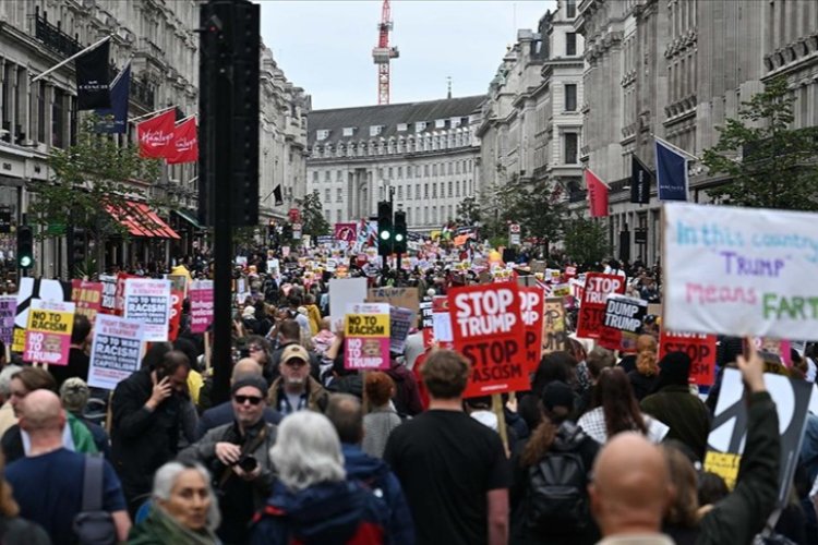 İngiltere'ye resmi ziyaret düzenleyen Trump, Londra'da protesto edildi