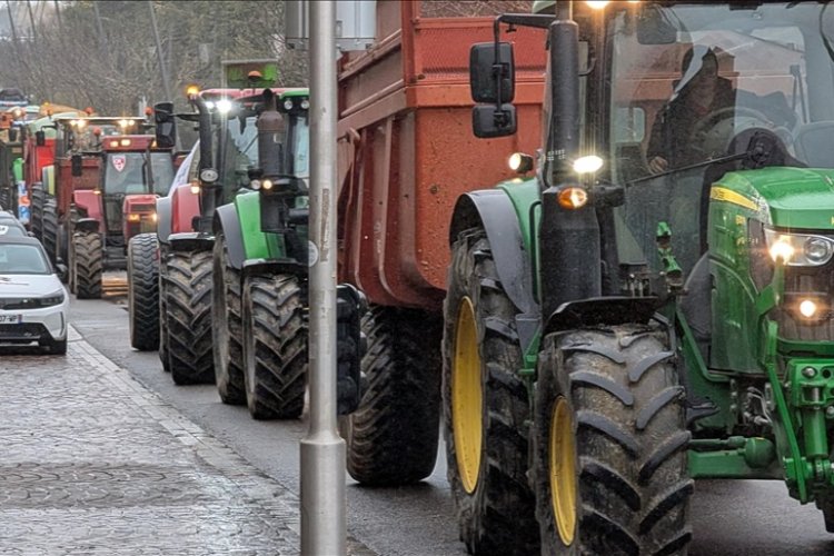 Fransa'da AB-MERCOSUR ticaret anlaşmasına karşı çıkan çiftçiler eylemde