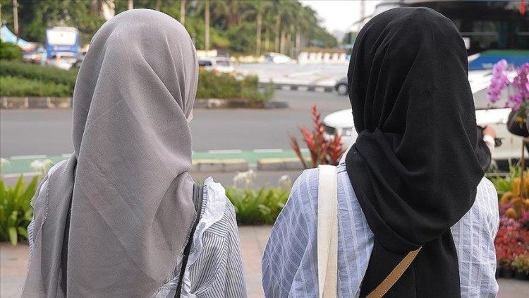 KKTC'de liselerde başörtüsünü serbest bırakan tüzüğü Anayasa Mahkemesi iptal etti
