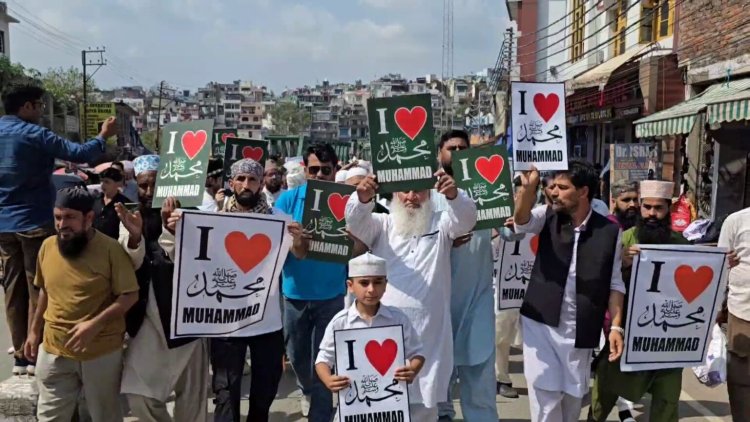 Hindistan’da “Muhammed’i seviyorum” sözleri nedeniyle 1.324 kişiye dava açıldı