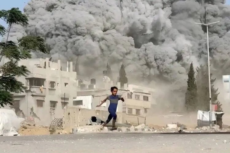 Gazze'de işgalin 722'nci gününde şiddetli saldırılar devam ediyor