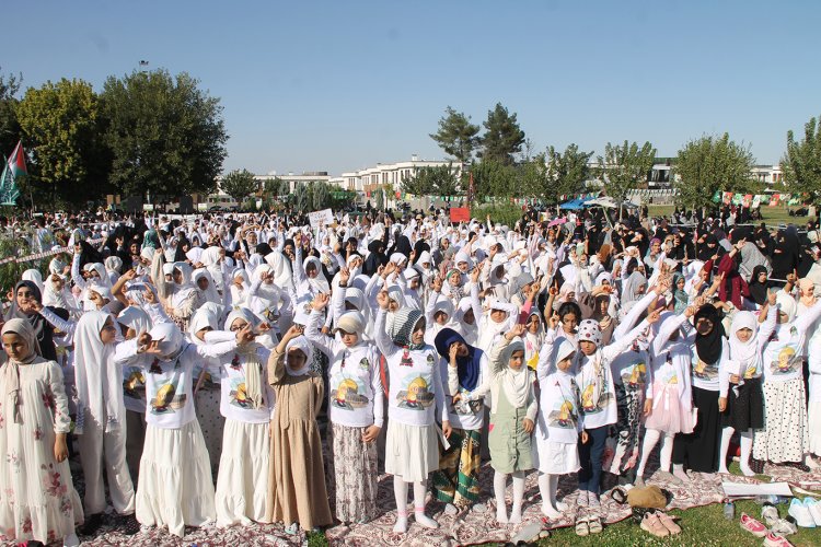 Minik yüreklerden mesaj: Gazze kan ağlarken susmayacağız!