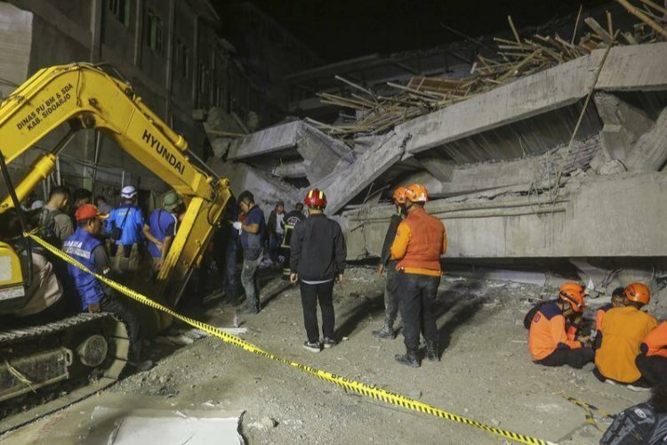 Endonezya'da okul binası çöktü 1 kişi öldü, 102 kişi yaralandı