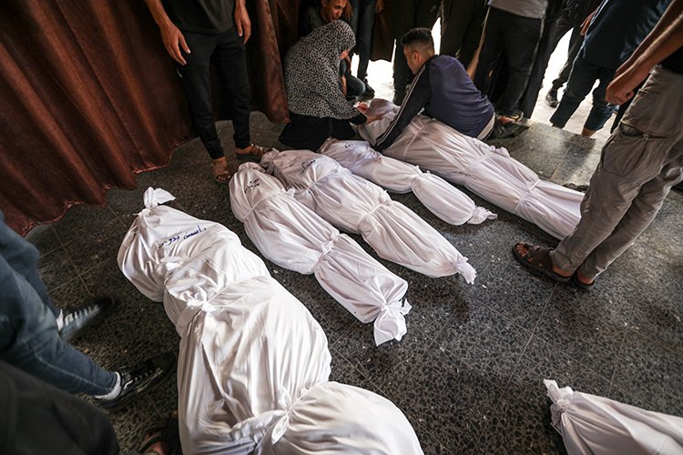 Gazze'de katliam ABD'nin siyonist İsrail'e desteği eşliğinde 725'inci gününde