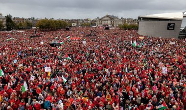 Hollanda'da yüz binlerce kişi, hükümetin İsrail politikasını protesto etti