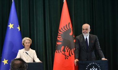 AB Komisyonu Başkanı Von der Leyen: Arnavutluk'un AB'ye üyelik için doğru yolda