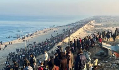 Katil İsrail ateşkese rağmen Gazze'de evlerine dönmeye çalışan 5 Filistinliyi katletti