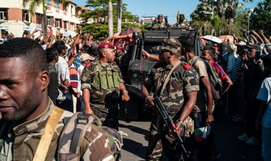 Madagaskar'da ordu yönetime el koydu