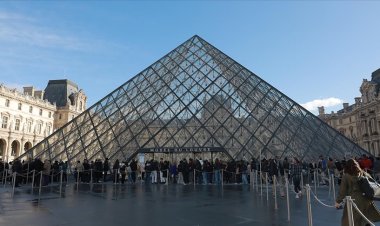 Fransa'da Louvre Müzesi'nden tarihi mücevherler çalındı