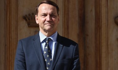 Polonya, Rusya Devlet Başkanı Putin'i hava sahasından geçmemesi konusunda uyardı