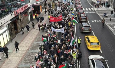 Stockholm’de Binler İsrail’in zulmüne karşı yürüdü: ‘Sonsuza kadar Filistin’”