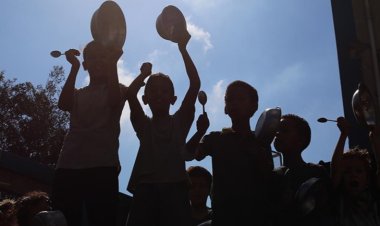 İşgalci İsrail'in engellemesi nedeniyle UNRWA depolarında Gazze'ye aylarca yetecek gıda bekliyor