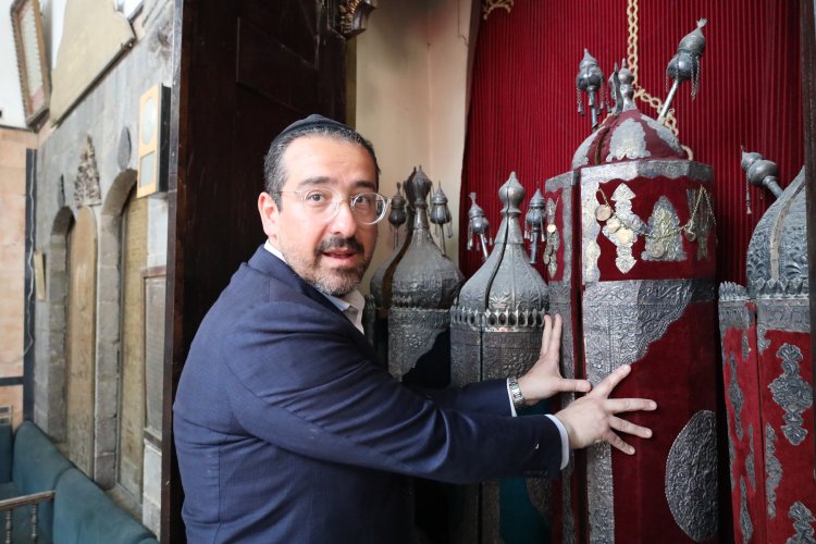 Suriye’de 70 yıl aradan sonra ilk Yahudi aday: Henry Hamra parlamentoya giriyor
