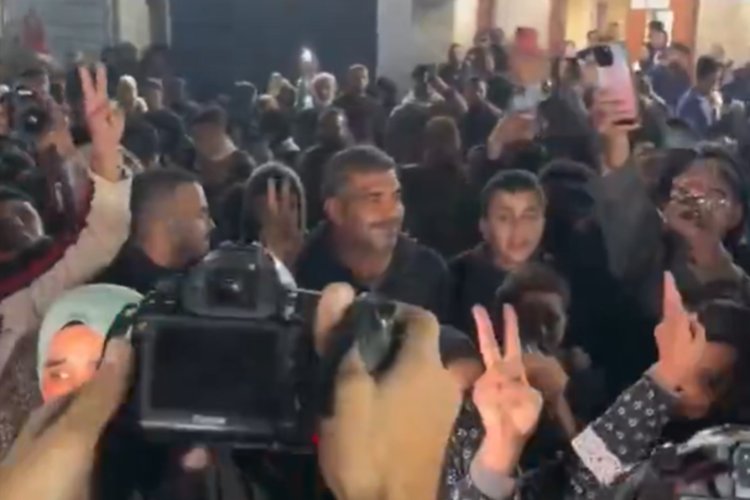 Gazze halkı sokaklarda: Direniş kazandı sloganları