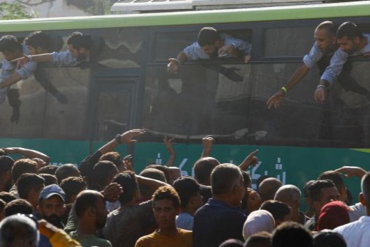 Soykırımcı İsrail, 2 bine yakın Filistinli esirin tümünü serbest bıraktı