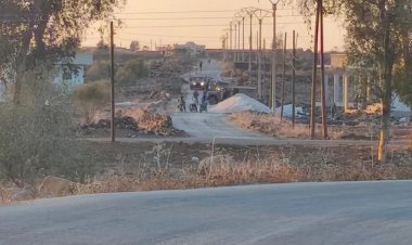 Suriye'de Kuneytra'nın köyüne giren işgalci İsrail devriyesi halk tarafından taşlanarak zorla çıkarıldı