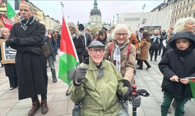 İşgalci İsrail'in ateşkesi ihlal ederek Gazze'ye saldırıları İsveç'te protesto edildi