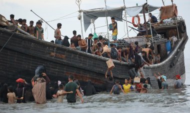 Rohingya trajedisi yeniden: Malezya açıklarında göçmen teknesi battı, onlarca ölü