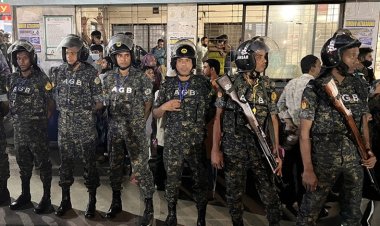 Bangladeş'in başkenti Dakka'da çok sayıda patlama meydana geldi