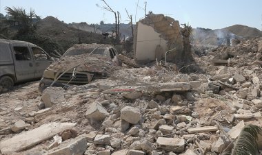 Katil İsrail ordusu, Lübnan'ın güneyinde çok sayıda binayı yıktı