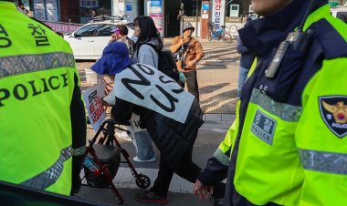 Güney Kore polisi, APEC etkinliğindeki elverişsiz çalışma koşullarını protesto etti