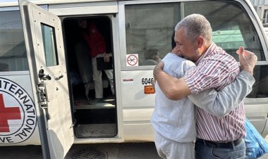 İşgalci İsrail, sınır dışı ettiği Filistinli esirlerin aileleriyle bir araya gelmesini engelliyor