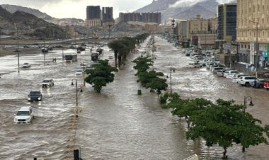 Mekke'nin güneyinde dünden beri devam eden yağışlar sele yol açtı
