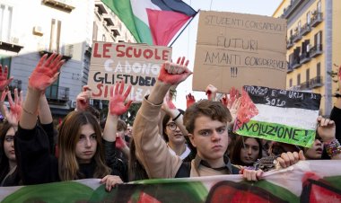 İtalya'da öğrenciler, hükümetin İsrail'e destek vermesini protesto etti