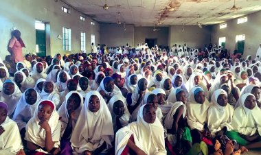 Nijerya'da silahlı kişiler bir okulda en az 25 kızı kaçırdı