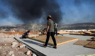 İşgalci İsrailliler, Batı Şeria'da çok sayıda araç ve evi ateşe verdi