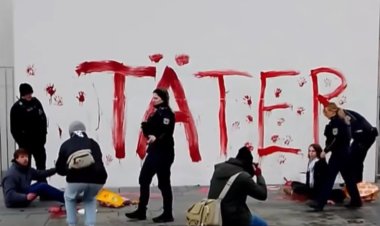 Almanya’nın soykırımcı İsrail’e silah desteği protesto edildi: Aktivistler Başbakanlık binasına “failler” yazdı