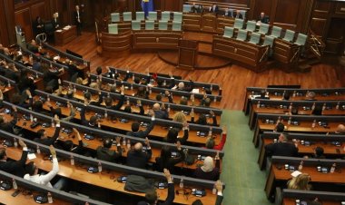 Yeni hükümetin güven oyu alamadığı Kosova'da erken genel seçime gidilmesi bekleniyor