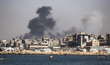 İşgalci İsrail Gazze kentinde konutları yıktı, Han Yunus'u topçu atışıyla bombaladı