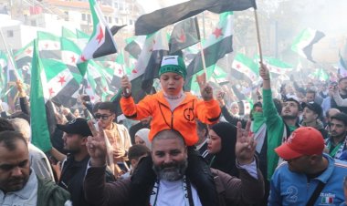 Suriye'de rejim devrimi yıl dönümünde kutlama gösterileri düzenlendi