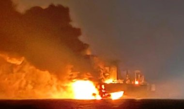 Karadeniz'de 2 gemide yangın