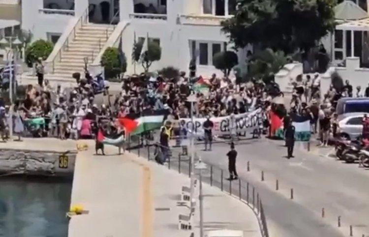 Girit’te Filistin protestosu: Yunan protestocular 1000 İsrailliyi limanda kuşattı