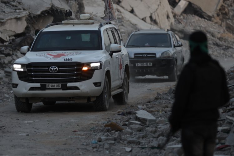 HAMAS, siyonist esirin cesedini Kızılhaç'a teslim etti