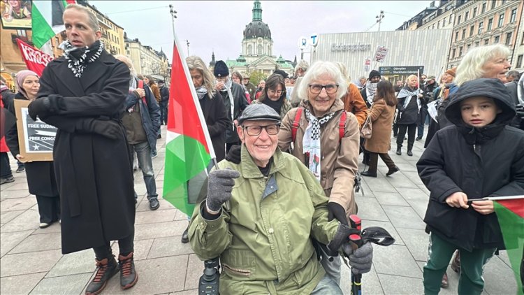İşgalci İsrail'in ateşkesi ihlal ederek Gazze'ye saldırıları İsveç'te protesto edildi