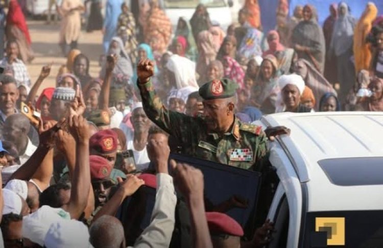 Sudan Lideri Burhan, HDK katliamlarından kaçan sivilleri ziyaret etti