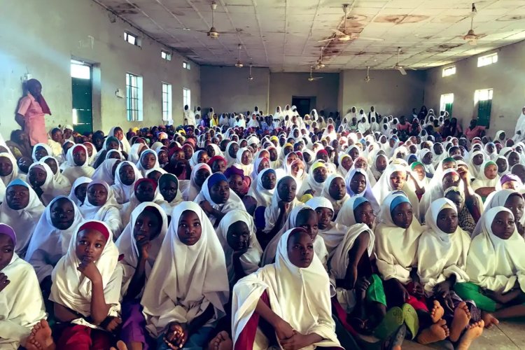 Nijerya'da silahlı kişiler bir okulda en az 25 kızı kaçırdı