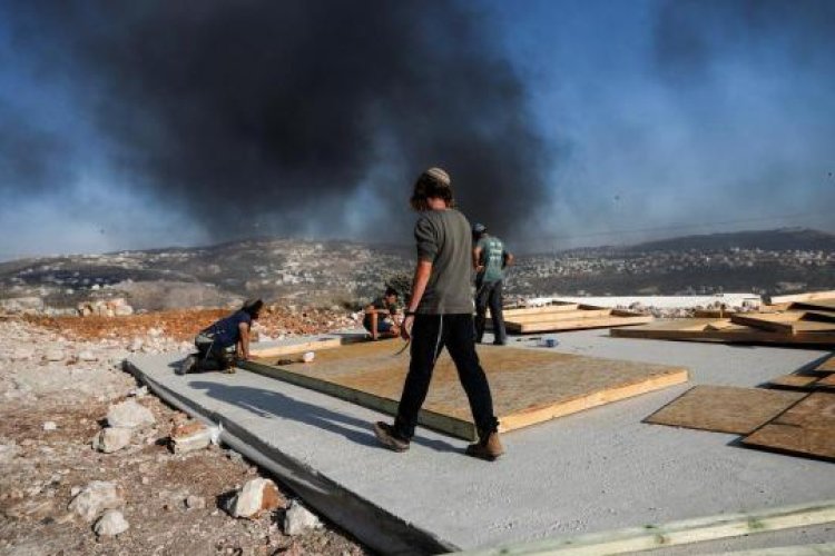 İşgalci İsrailliler, Batı Şeria'da çok sayıda araç ve evi ateşe verdi