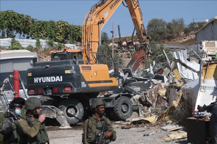 İşgalci İsrail, Batı Şeria'da 20 dükkanı kapsayan 6 ticari tesisi yıktı