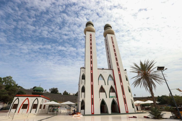 Senegal'de bir din aliminin rüyası üzerine inşa edilen 'gökten inen' İlahiyat Camisi