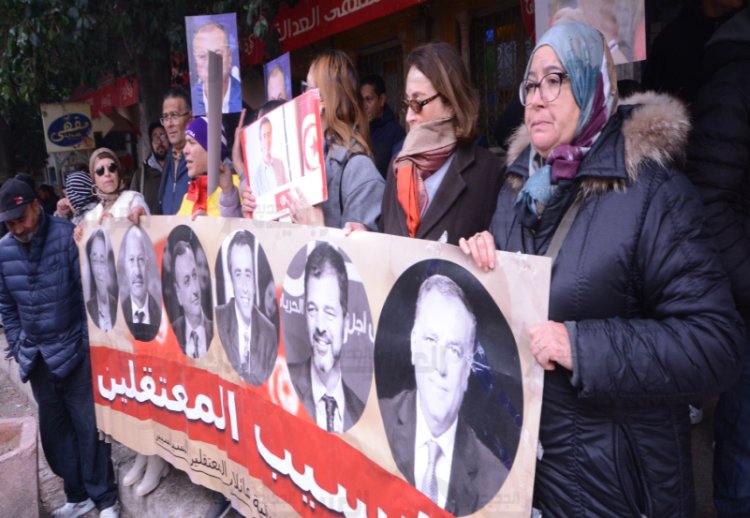 “Ne yargı ne yasa: Tunus’ta ‘Komplo 1’ duruşmasında onurlar zindanda”