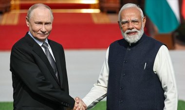 Putin ve Hindistan Başbakanı Modi'nin görüşmesi başladı