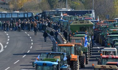 Yunanistan'daki çiftçi grevi nedeniyle sınırda tır geçişleri durdu