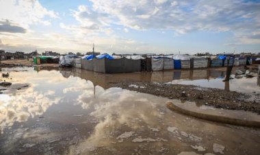 Gazze'de yüzlerce çadır yoğun yağış nedeniyle su altında kaldı
