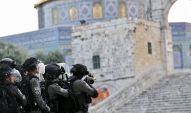 Filistin topraklarını gasbeden İsrailliler, Mescid-i Aksa'ya baskın düzenledi