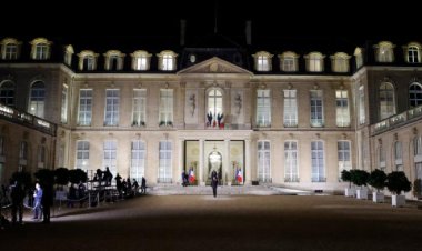 Paris'te bu kez Elysee Sarayı soyuldu: Gümüşçübaşı binlerce euroluk takımlarla yakalandı